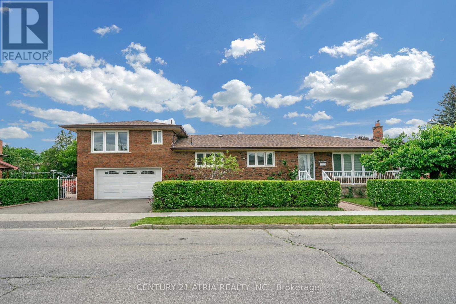 110 HARDING AVENUE, Toronto, Ontario