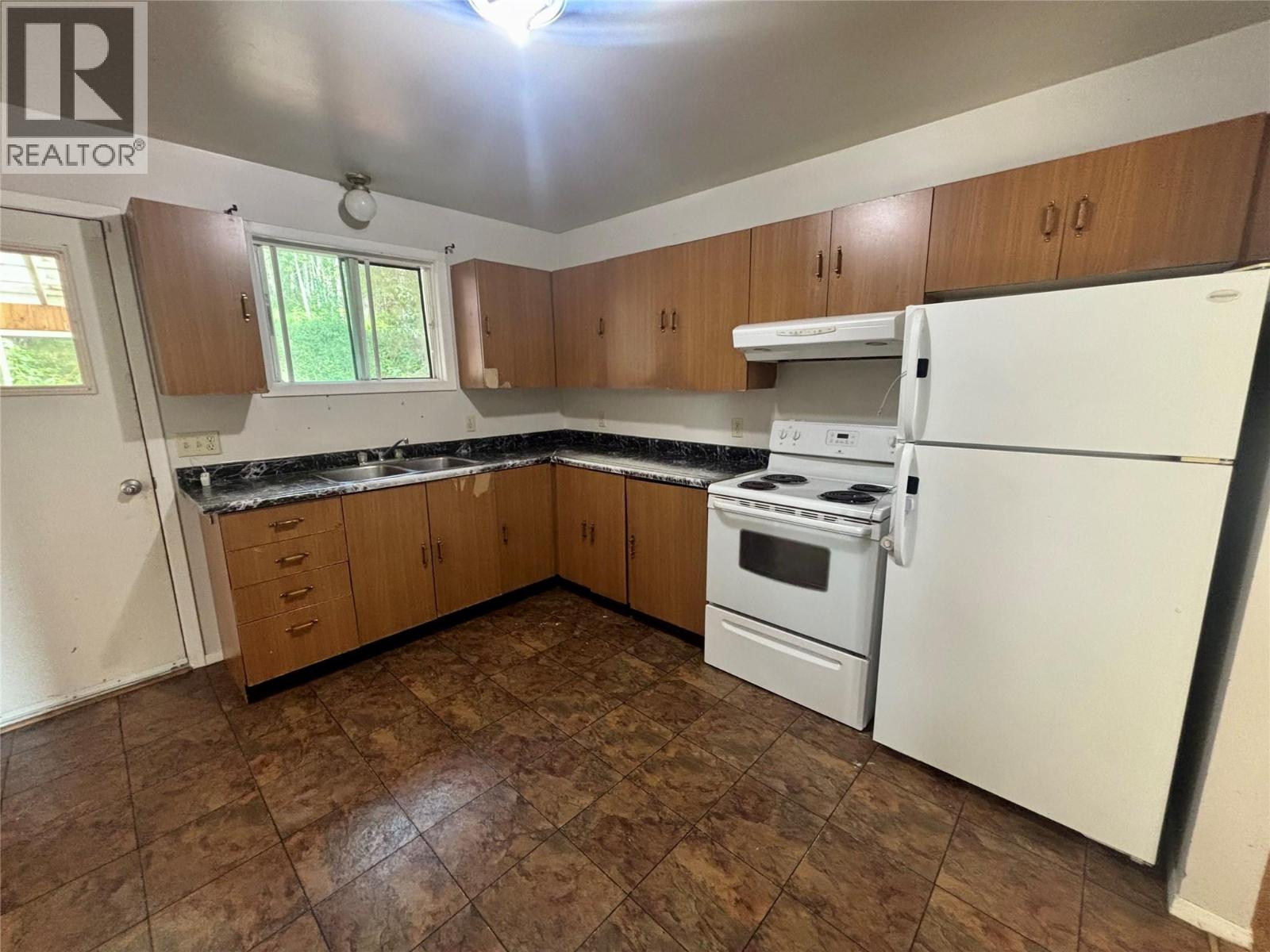 156 Gwillim Crescent, Tumbler Ridge, British Columbia  V0C 2W0 - Photo 3 - 10374115