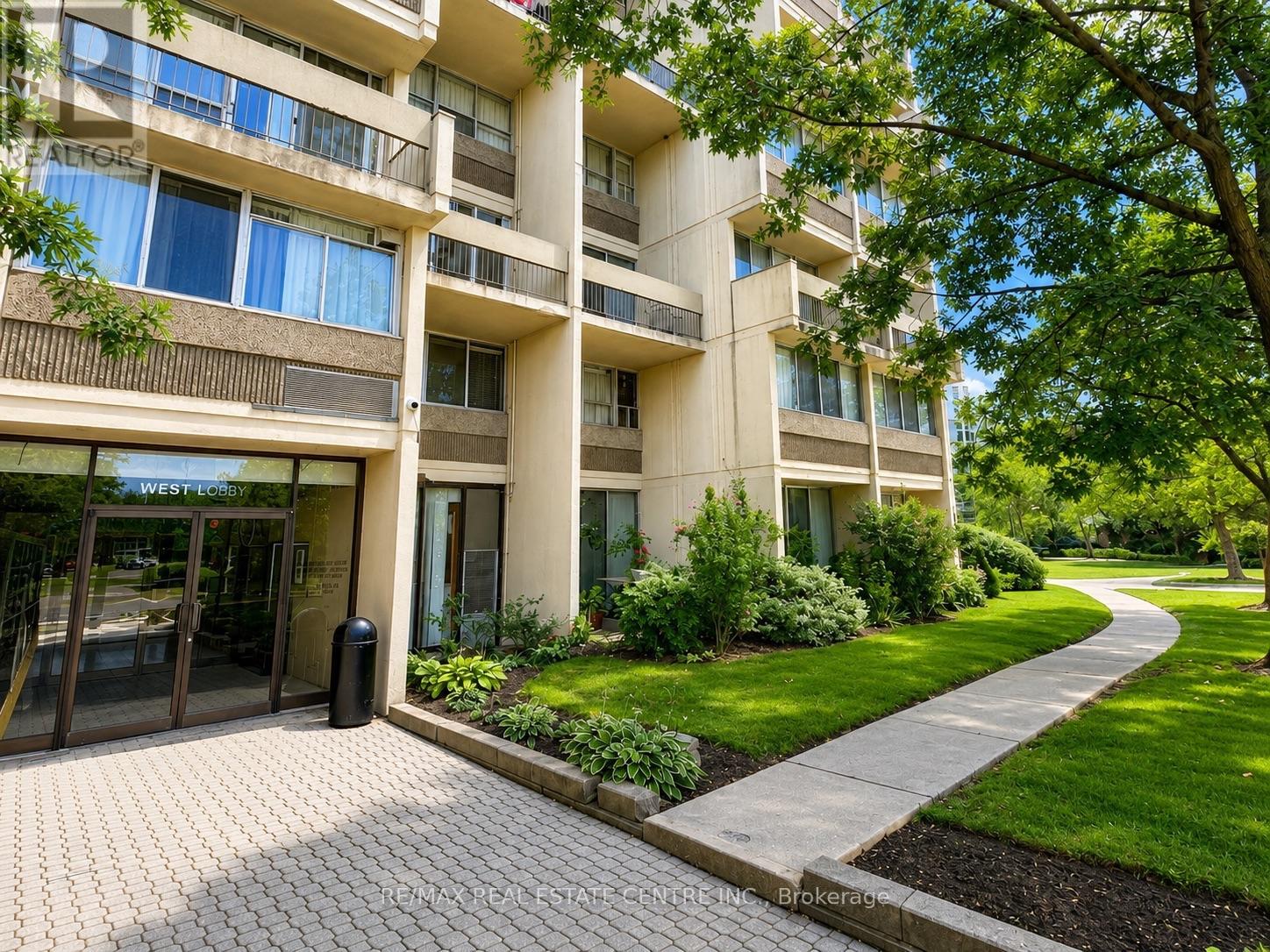 516 - 1300 Marlborough Court, Oakville, Ontario  L6H 2S2 - Photo 3 - W13726178