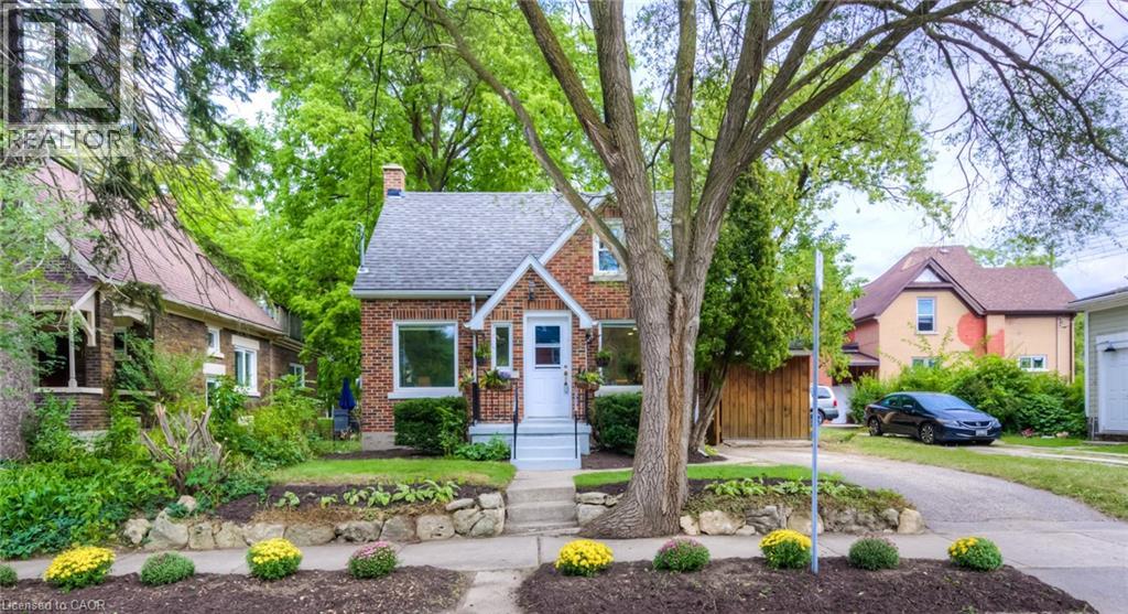 4 DUNBAR Road N, Waterloo, Ontario