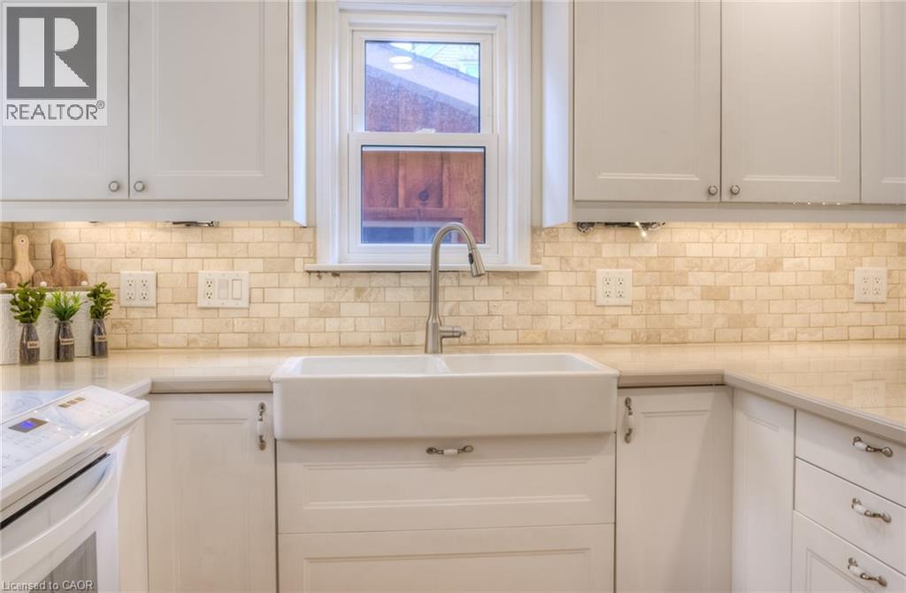 4 Dunbar Road N, Waterloo, Ontario  N2L 2C7 - Photo 14 - 40855124