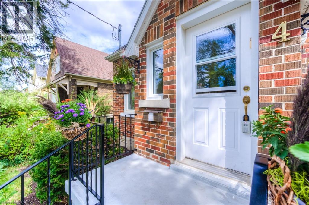 4 Dunbar Road N, Waterloo, Ontario  N2L 2C7 - Photo 3 - 40855124