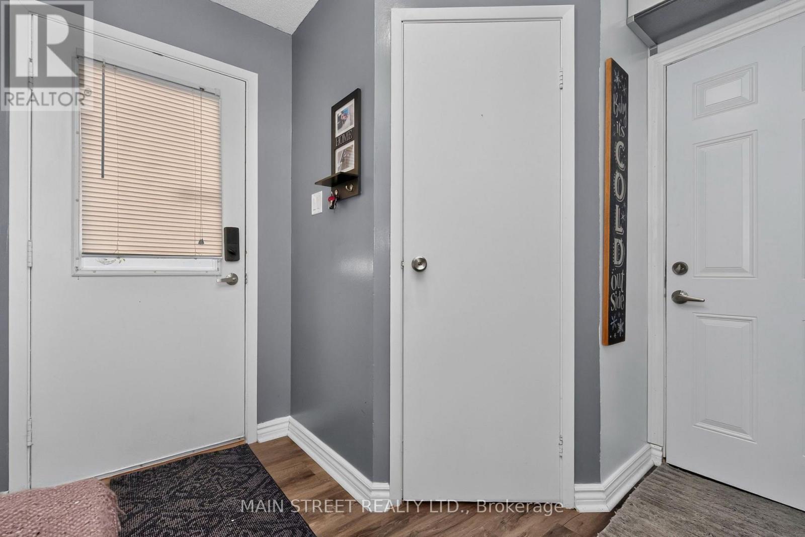8 Robin Court, Barrie, Ontario  L4M 5M1 - Photo 3 - S13726068