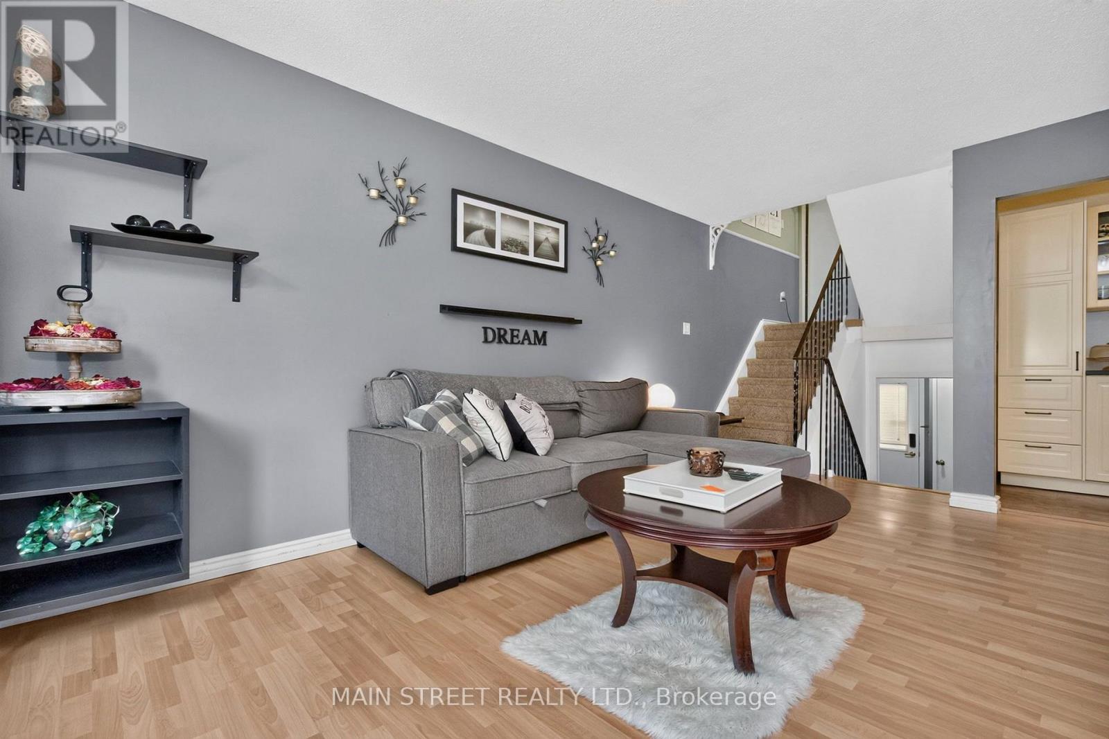 8 Robin Court, Barrie, Ontario  L4M 5M1 - Photo 5 - S13726068