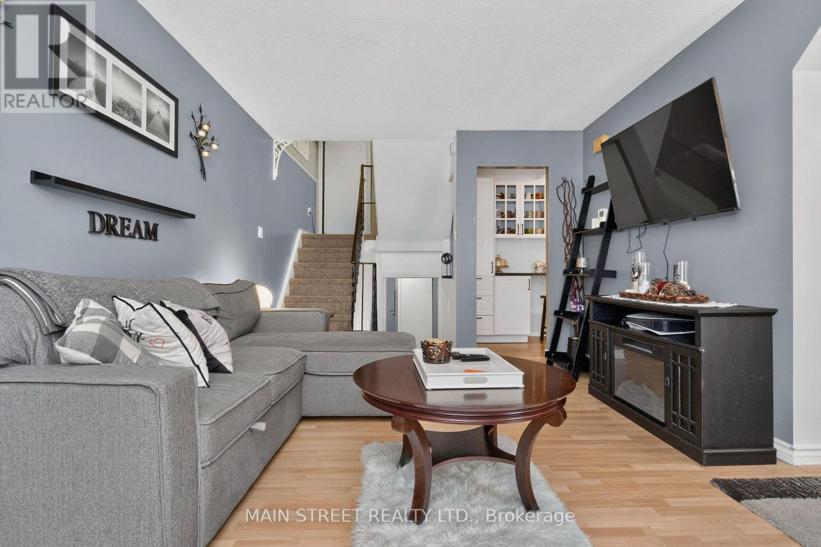 8 Robin Court, Barrie, Ontario  L4M 5M1 - Photo 4 - S13726068