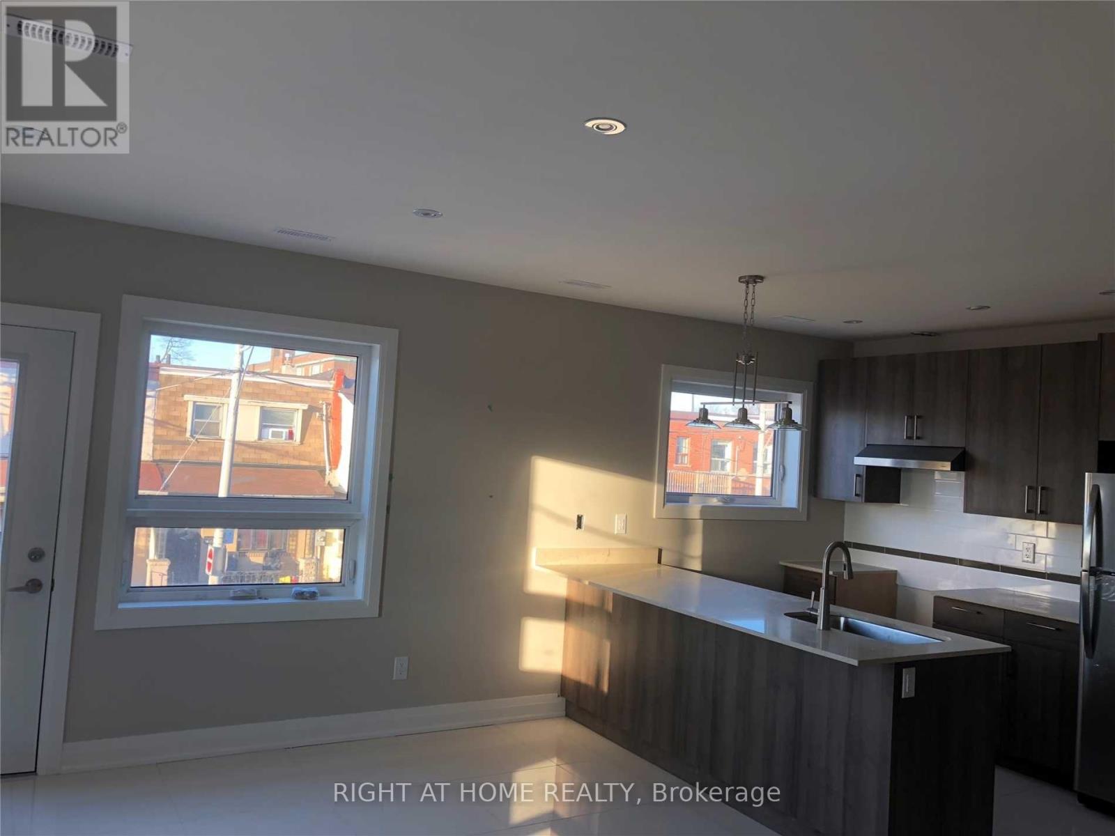 4 - 31 Alma Avenue, Toronto, Ontario  M6J 1N2 - Photo 2 - C13726192