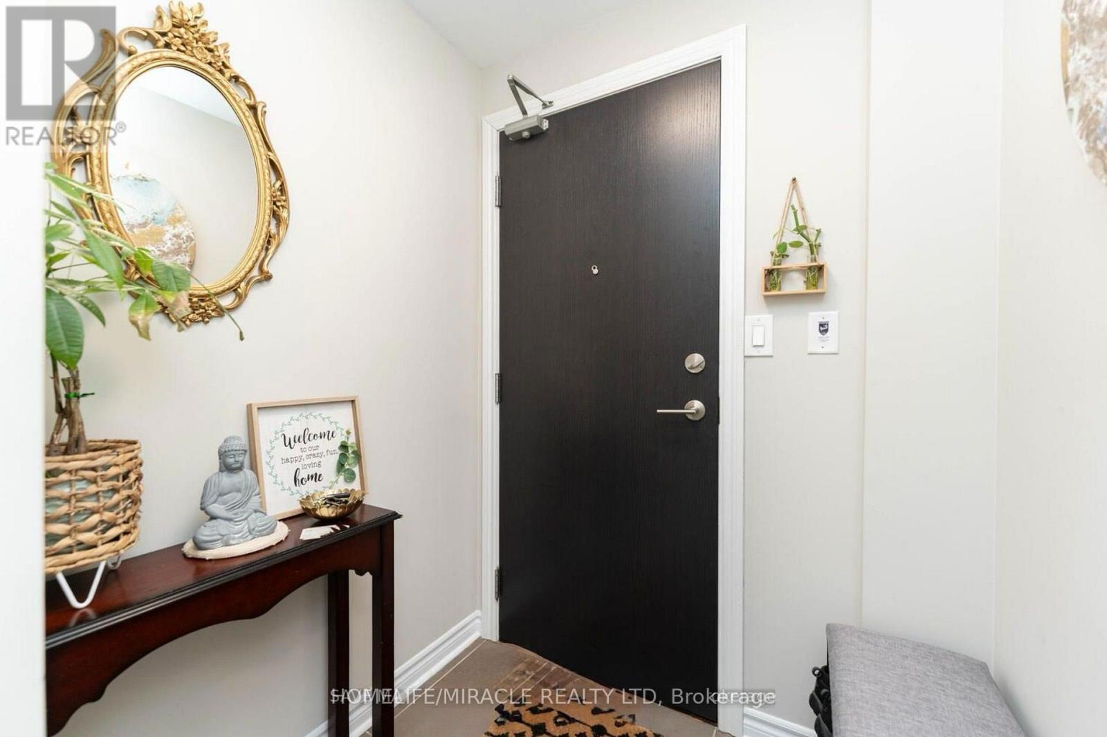 1702 - 3504 Hurontario Street, Mississauga, Ontario L5B 0B9 - Photo 2 - W13726186