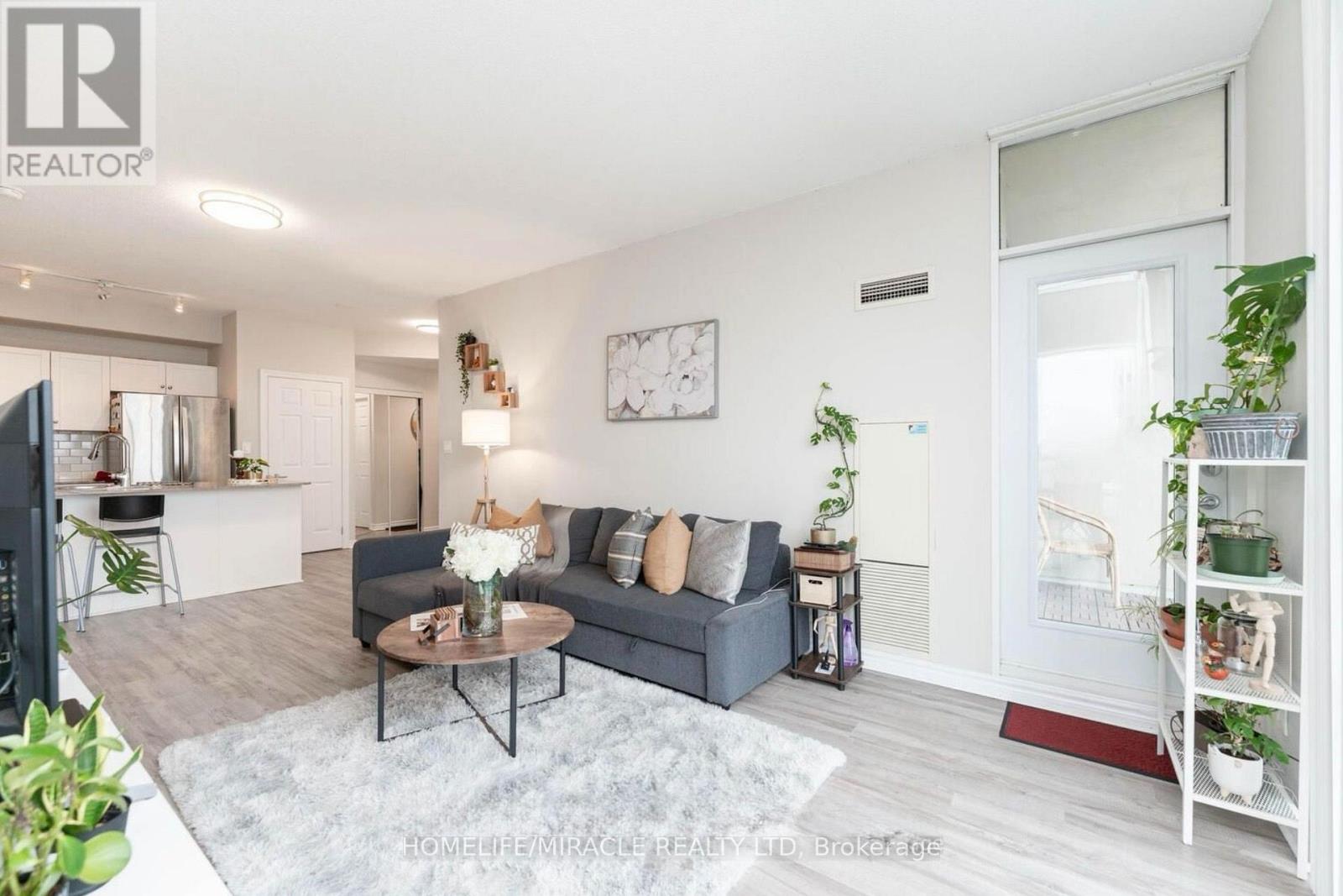 1702 - 3504 Hurontario Street, Mississauga, Ontario L5B 0B9 - Photo 4 - W13726186