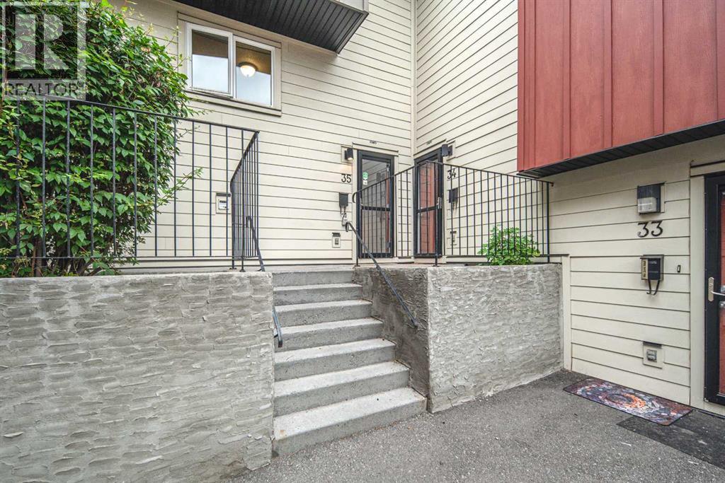 35, 4740 Dalton Drive NW, Calgary, Alberta T3A 2H4 - Photo 2 - A2336541
