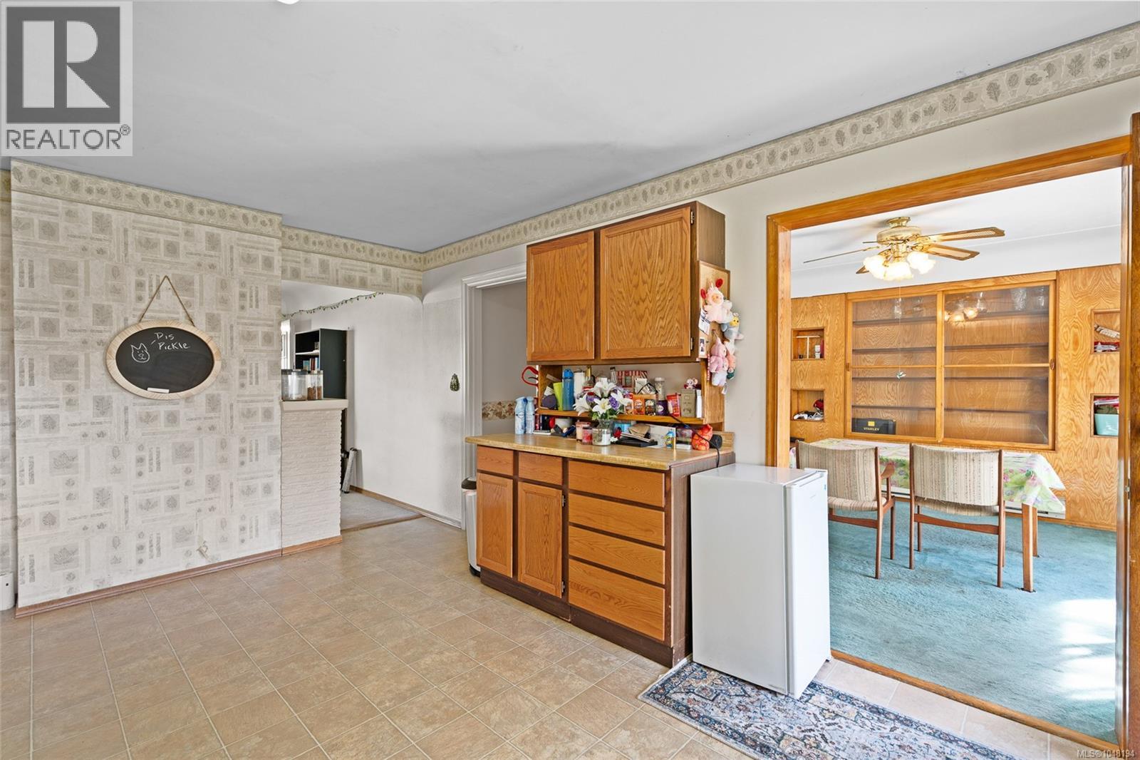 625 Broadway St, Saanich, British Columbia  V8Z 2G5 - Photo 12 - 1048194