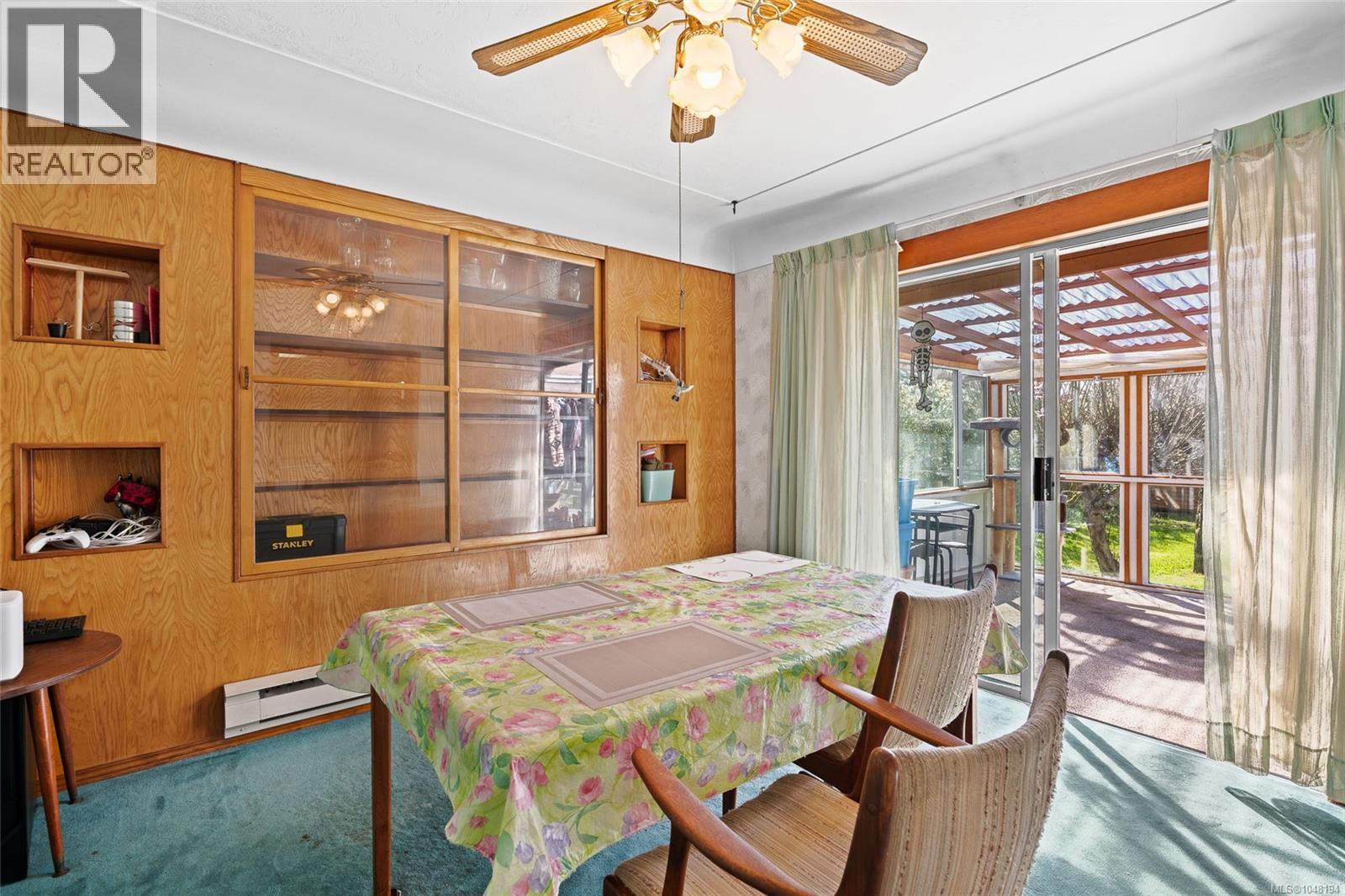 625 Broadway St, Saanich, British Columbia  V8Z 2G5 - Photo 13 - 1048194
