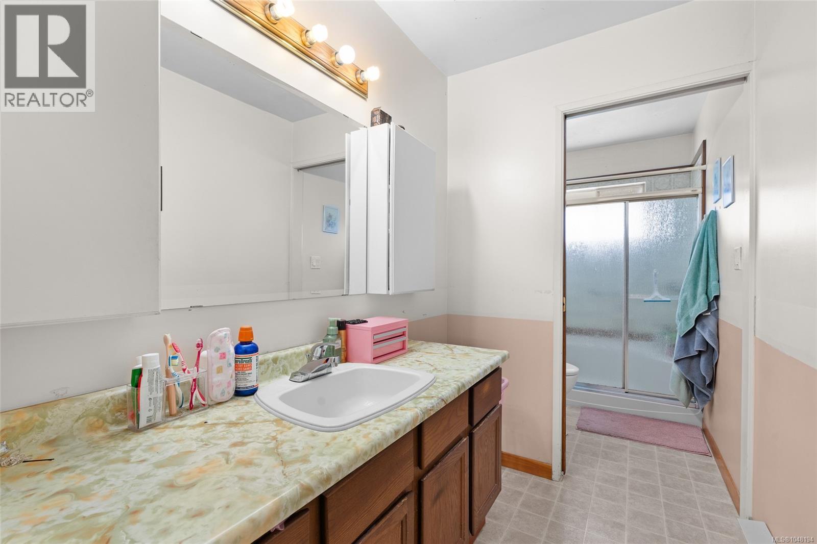 625 Broadway St, Saanich, British Columbia  V8Z 2G5 - Photo 21 - 1048194