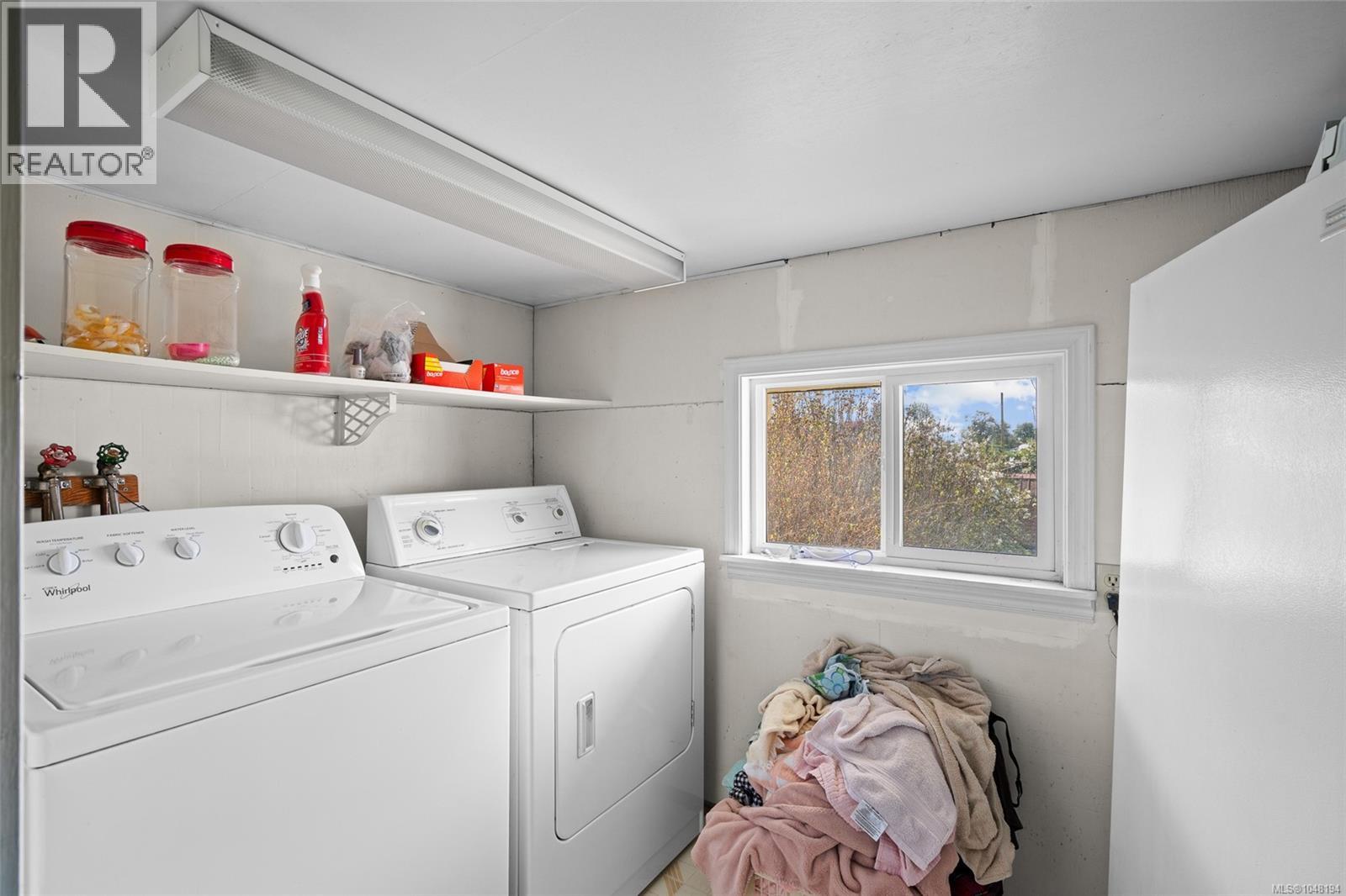 625 Broadway St, Saanich, British Columbia  V8Z 2G5 - Photo 29 - 1048194