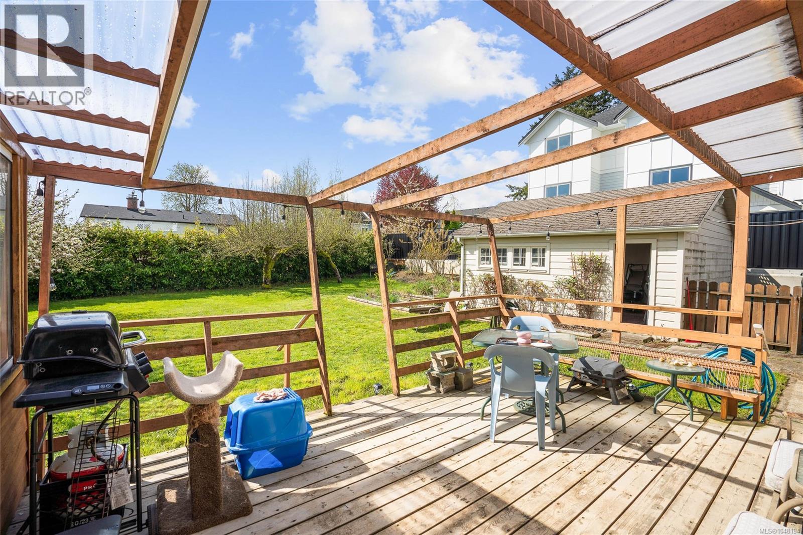 625 Broadway St, Saanich, British Columbia  V8Z 2G5 - Photo 32 - 1048194