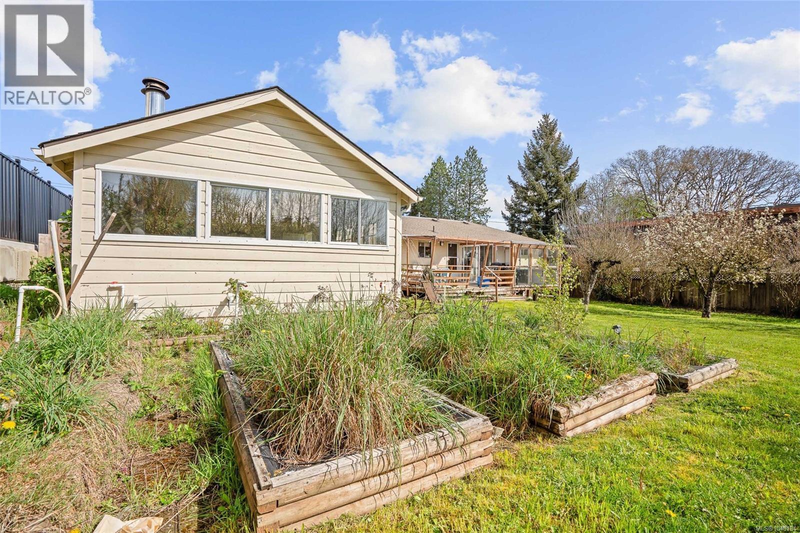 625 Broadway St, Saanich, British Columbia  V8Z 2G5 - Photo 35 - 1048194