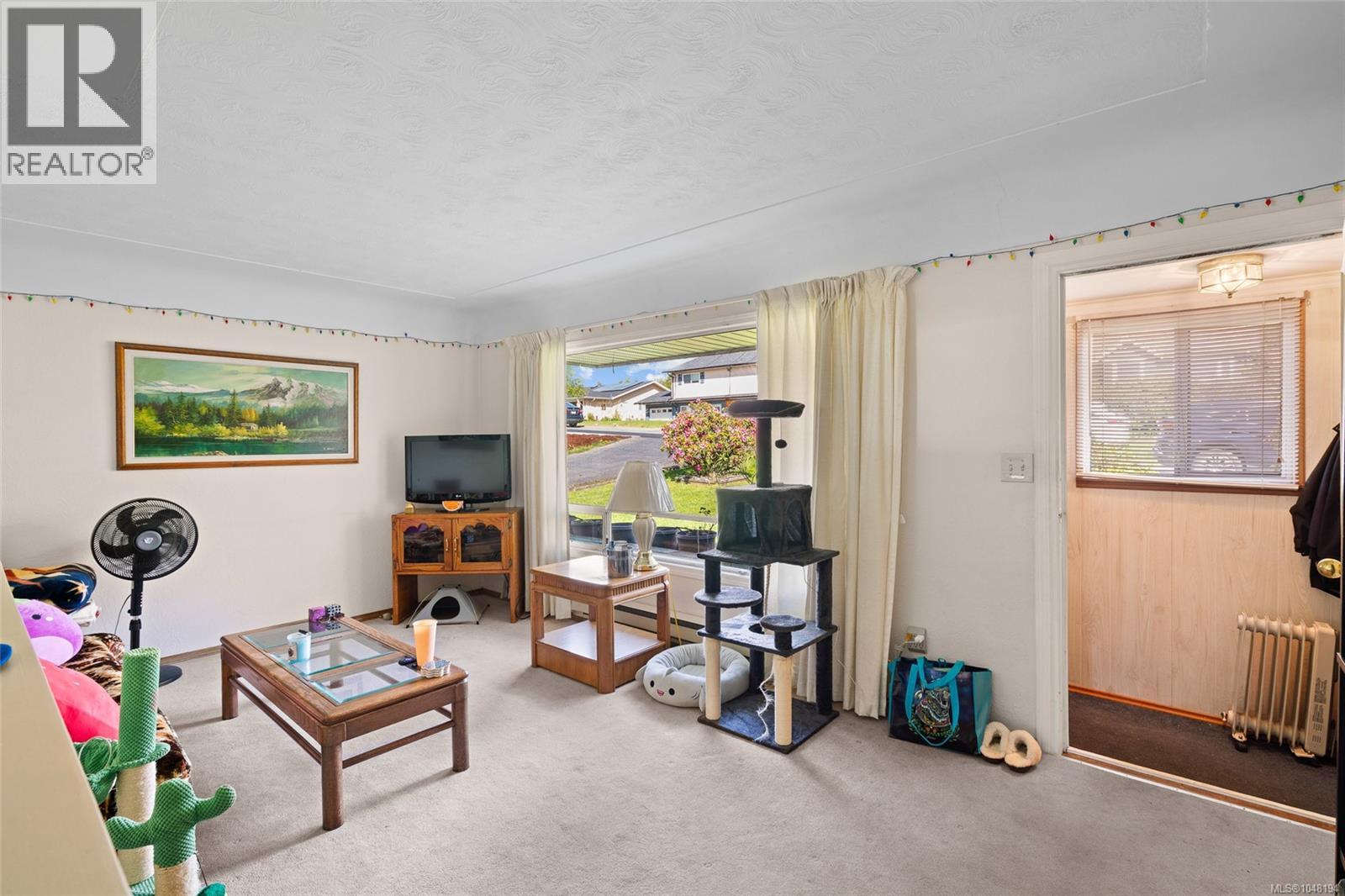 625 Broadway St, Saanich, British Columbia  V8Z 2G5 - Photo 4 - 1048194