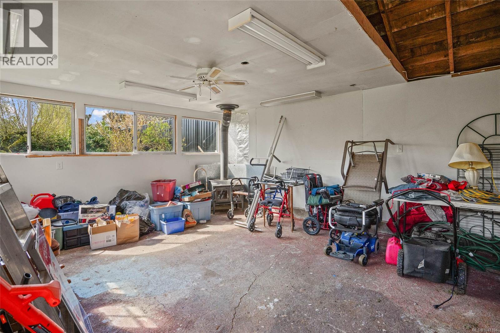 625 Broadway St, Saanich, British Columbia  V8Z 2G5 - Photo 42 - 1048194