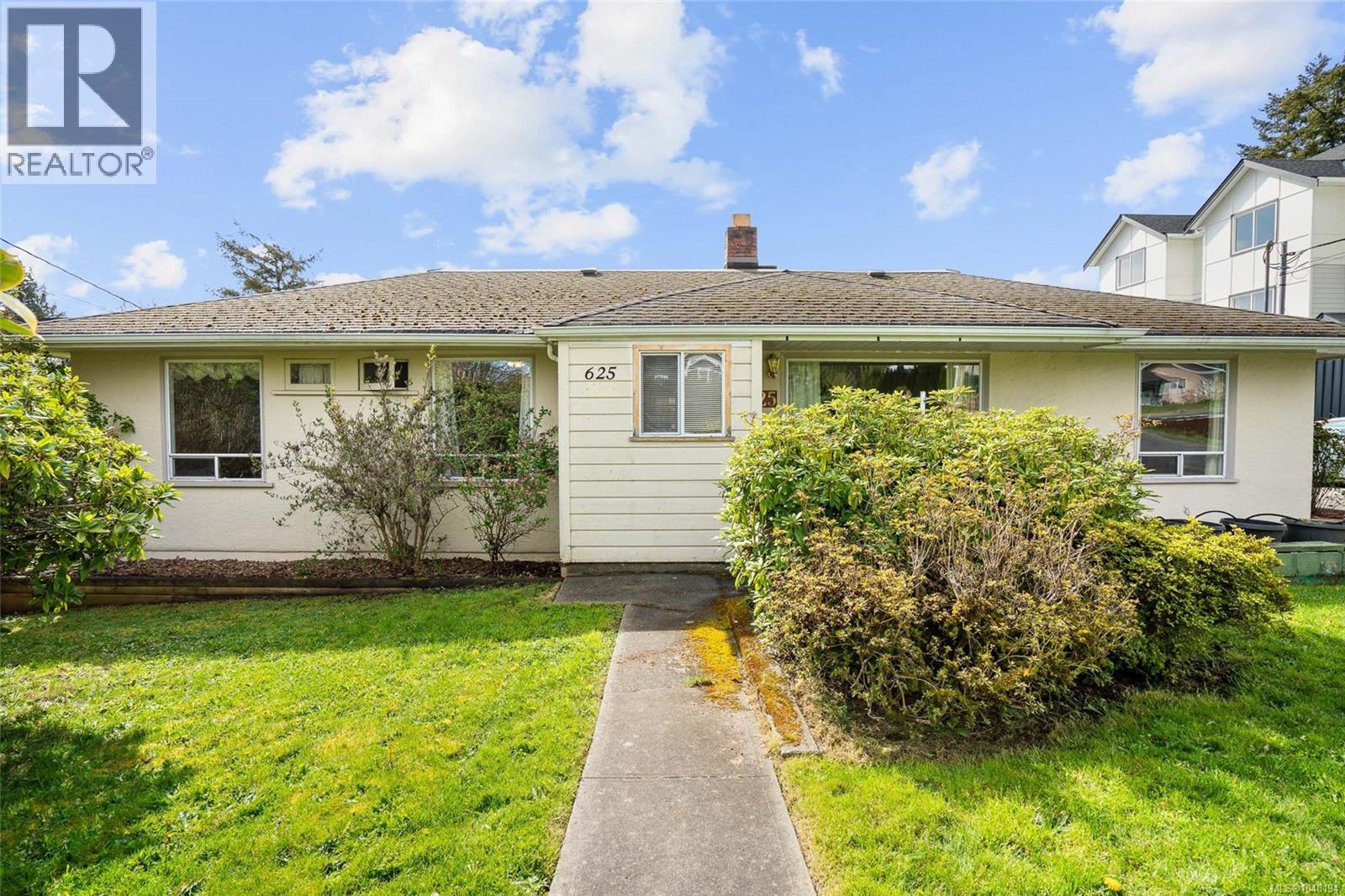 625 Broadway St, Saanich, British Columbia  V8Z 2G5 - Photo 46 - 1048194