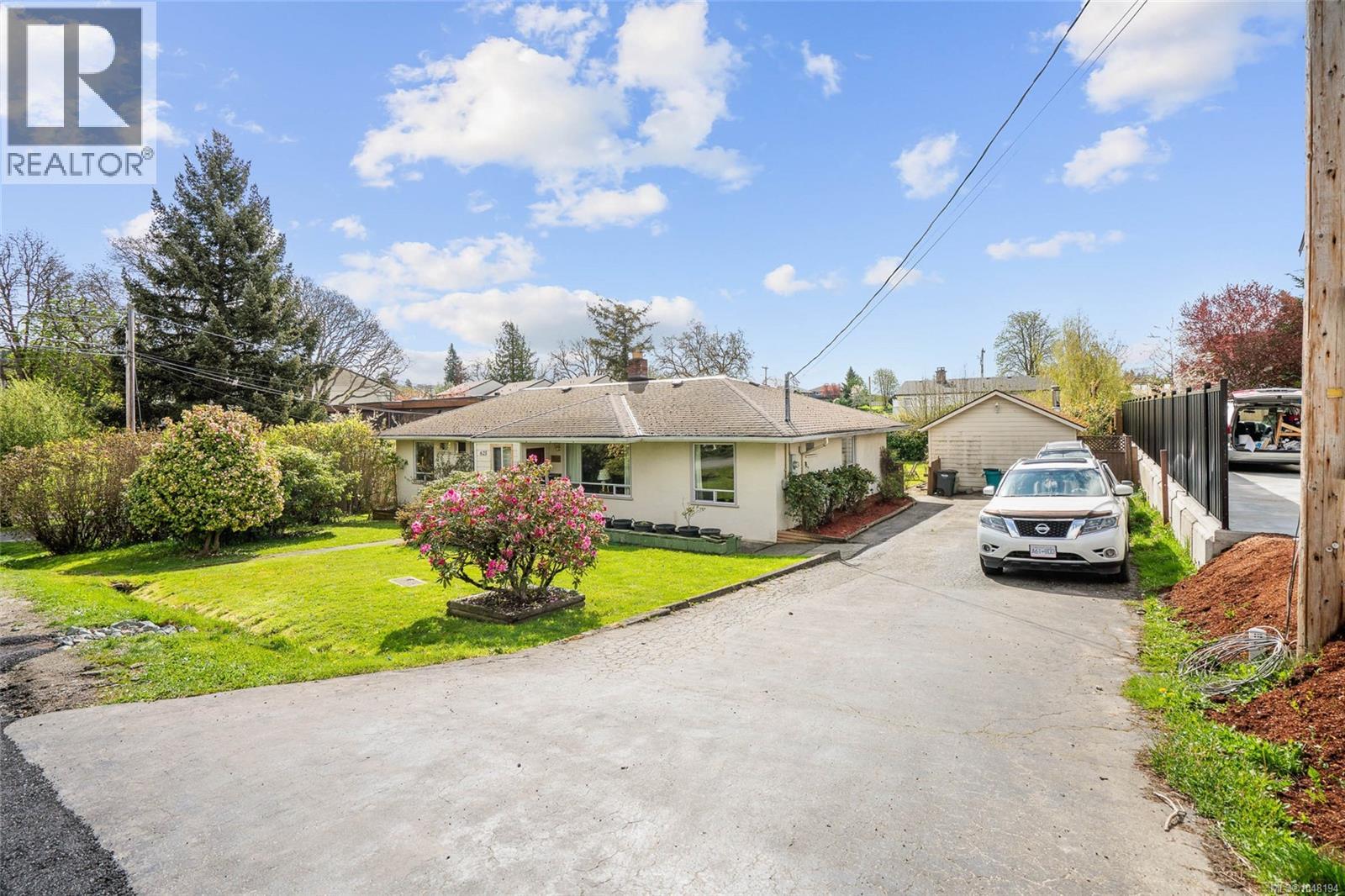 625 Broadway St, Saanich, British Columbia  V8Z 2G5 - Photo 49 - 1048194