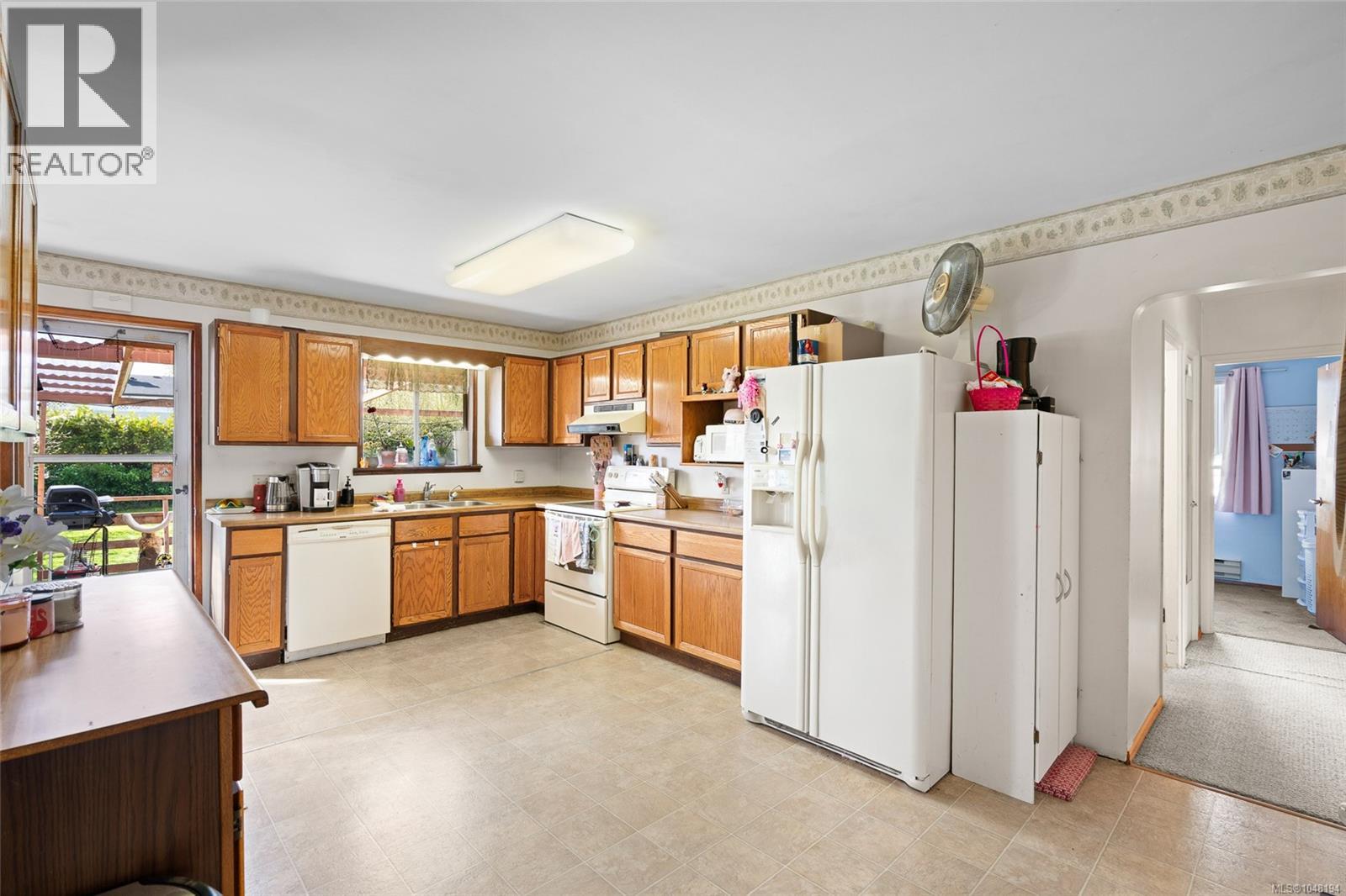 625 Broadway St, Saanich, British Columbia  V8Z 2G5 - Photo 7 - 1048194
