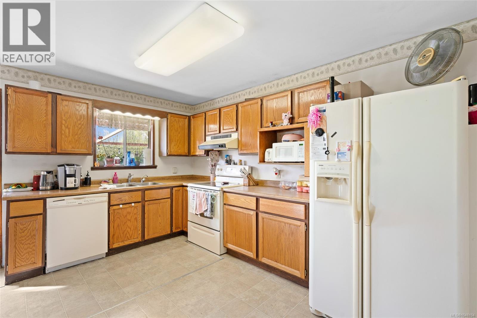 625 Broadway St, Saanich, British Columbia  V8Z 2G5 - Photo 9 - 1048194
