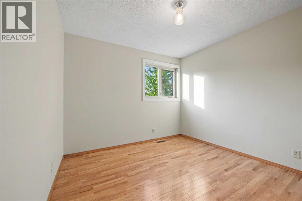 71 Coach Gate Way SW, Calgary, Alberta  T3H 1L7 - Photo 19 - A2340436