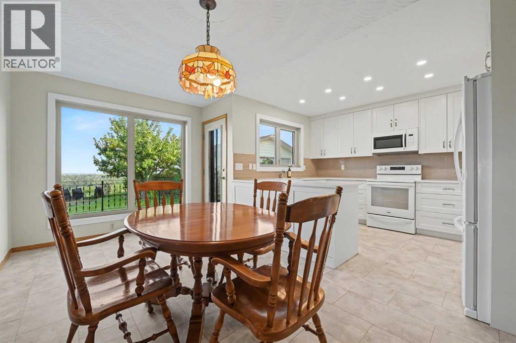 71 Coach Gate Way SW, Calgary, Alberta  T3H 1L7 - Photo 5 - A2340436