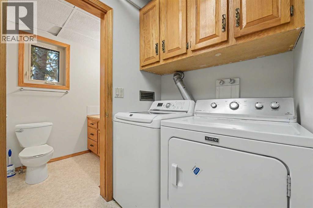 71 Coach Gate Way SW, Calgary, Alberta  T3H 1L7 - Photo 11 - A2340436