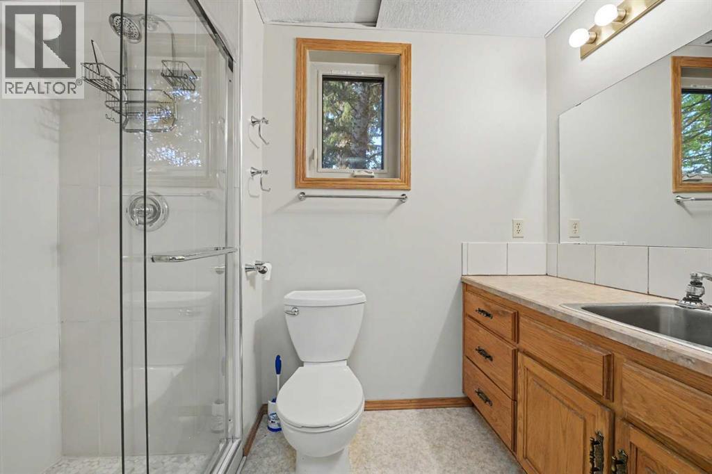71 Coach Gate Way SW, Calgary, Alberta  T3H 1L7 - Photo 12 - A2340436