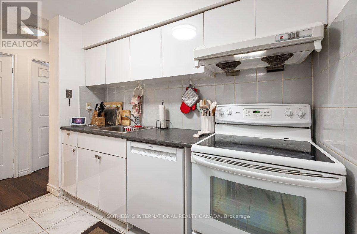 520 - 89 Mccaul Street, Toronto, Ontario  M5T 2X3 - Photo 4 - C13719558