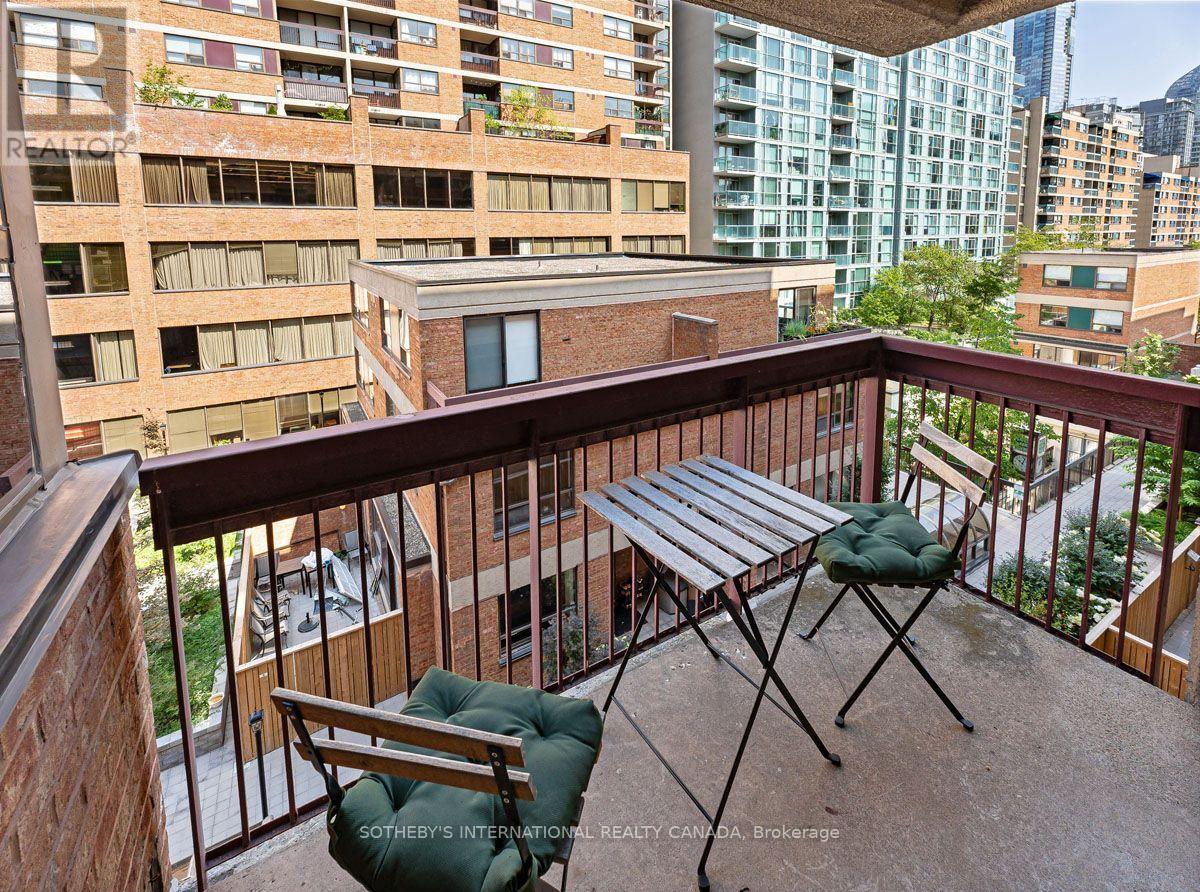 520 - 89 Mccaul Street, Toronto, Ontario  M5T 2X3 - Photo 7 - C13719558
