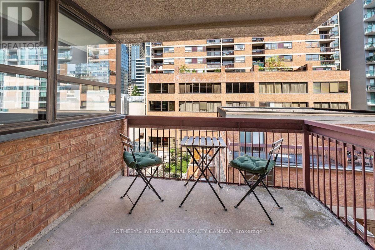 520 - 89 Mccaul Street, Toronto, Ontario  M5T 2X3 - Photo 6 - C13719558