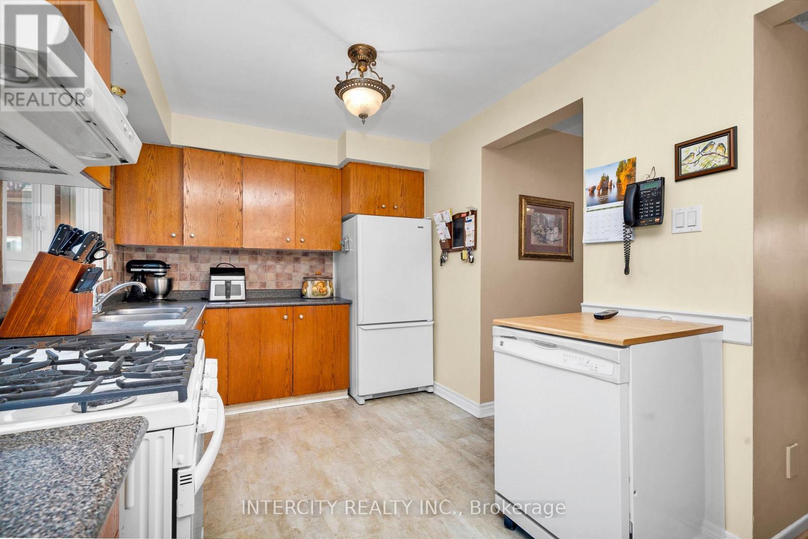 48 Goldsboro Road, Toronto, Ontario  M9L 1A7 - Photo 14 - W13432538