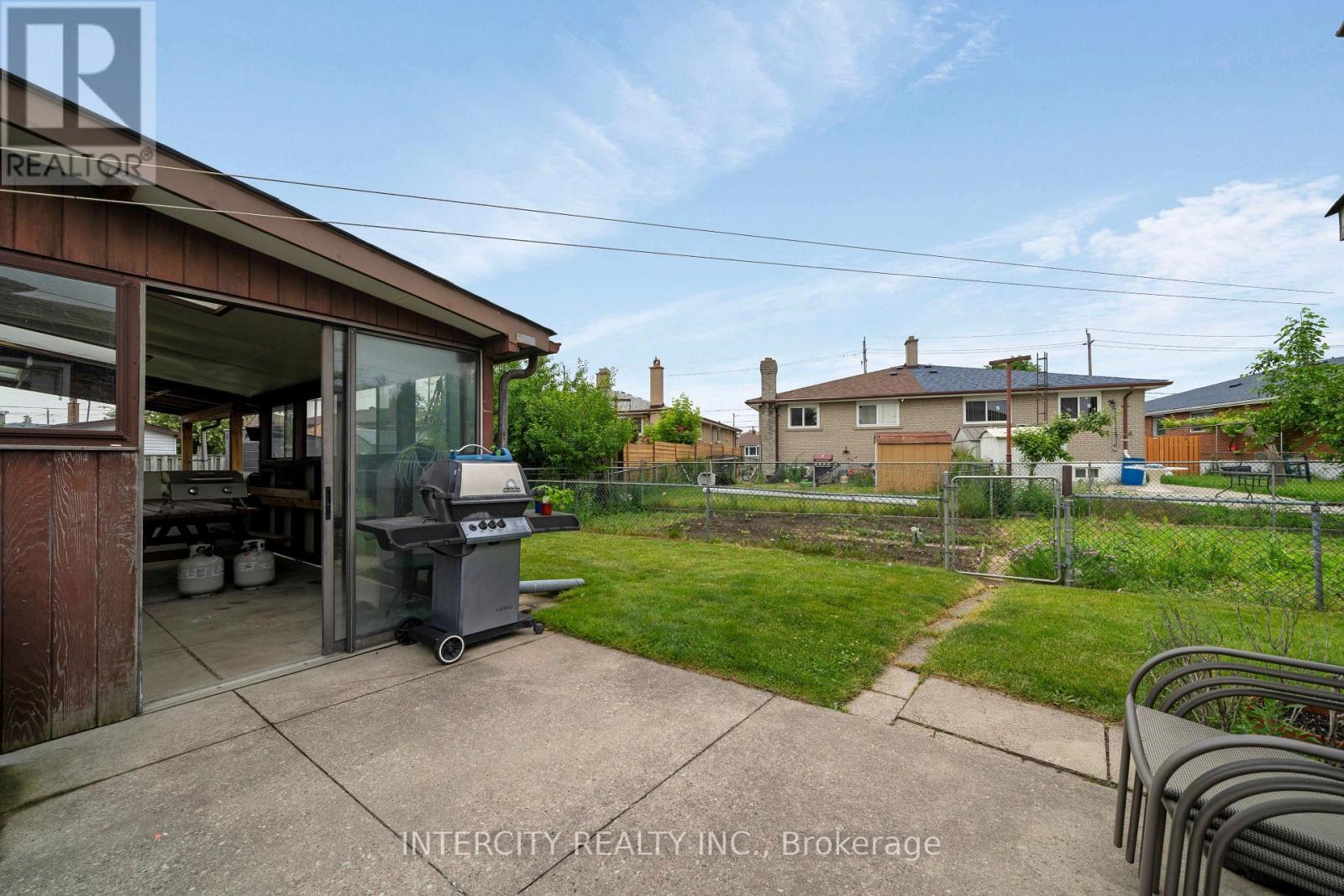 48 Goldsboro Road, Toronto, Ontario  M9L 1A7 - Photo 37 - W13432538