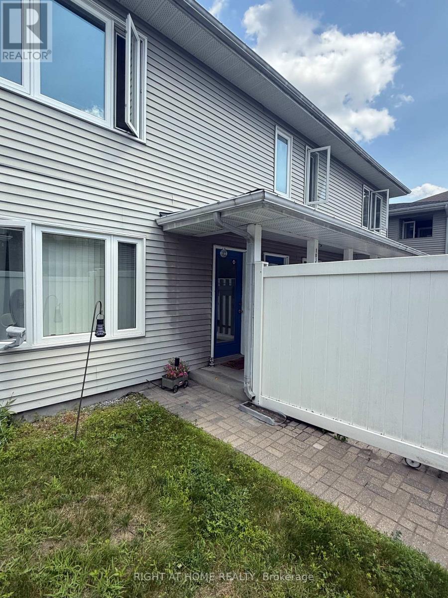 E - 1035 Cummings Avenue, Ottawa, Ontario  K1J 9K5 - Photo 4 - X13581124