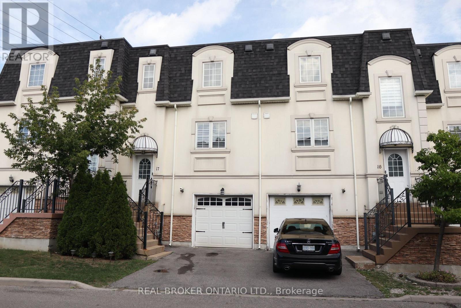 17 - 215 16TH AVENUE, Richmond Hill, Ontario