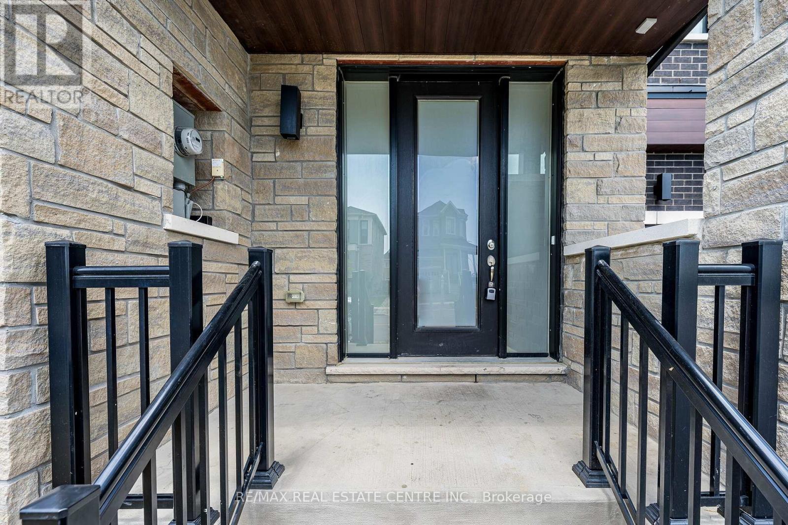 1062 Skyridge Boulevard, Pickering, Ontario  L1X 0G5 - Photo 4 - E13726222