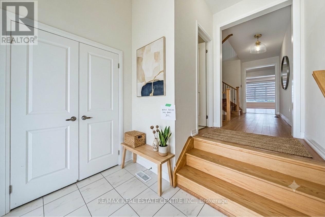1062 Skyridge Boulevard, Pickering, Ontario  L1X 0G5 - Photo 5 - E13726222