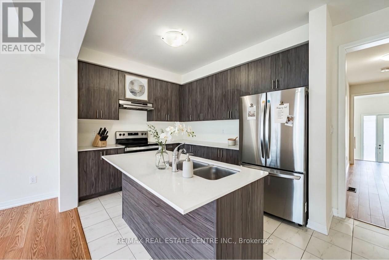 1062 Skyridge Boulevard, Pickering, Ontario  L1X 0G5 - Photo 7 - E13726222