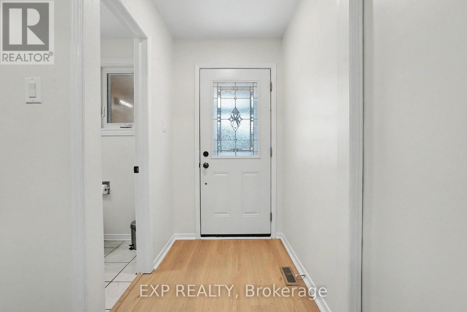 68 Tulip Drive, Brampton, Ontario L6Y 3W7 - Photo 5 - W13726230