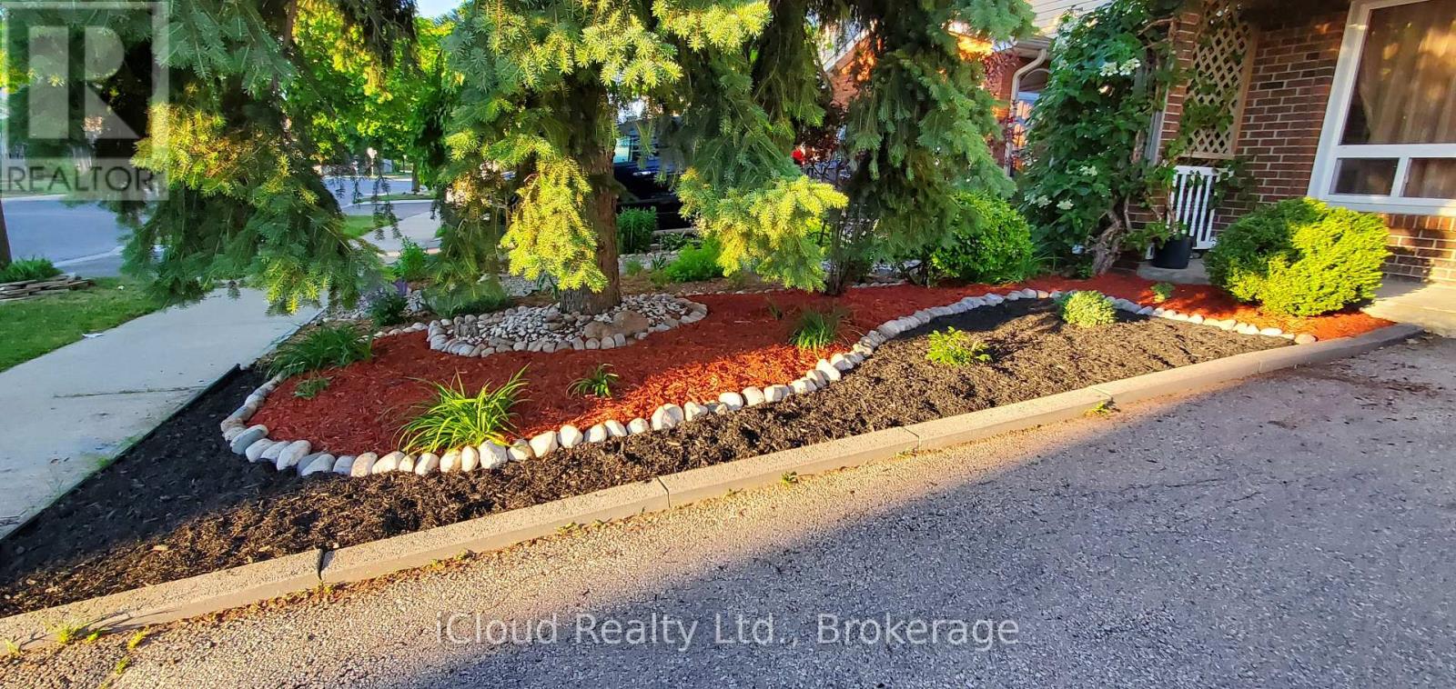 12 Simmons Boulevard, Brampton, Ontario L6V 3V5 - Photo 2 - W13726236