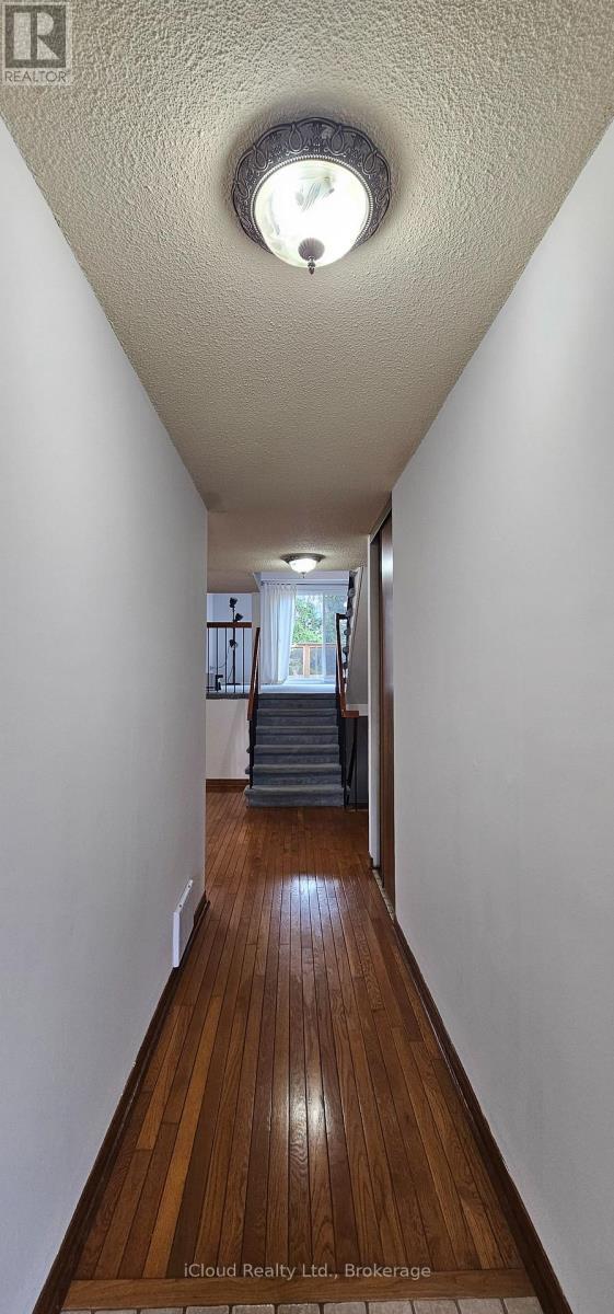 12 Simmons Boulevard, Brampton, Ontario L6V 3V5 - Photo 4 - W13726236