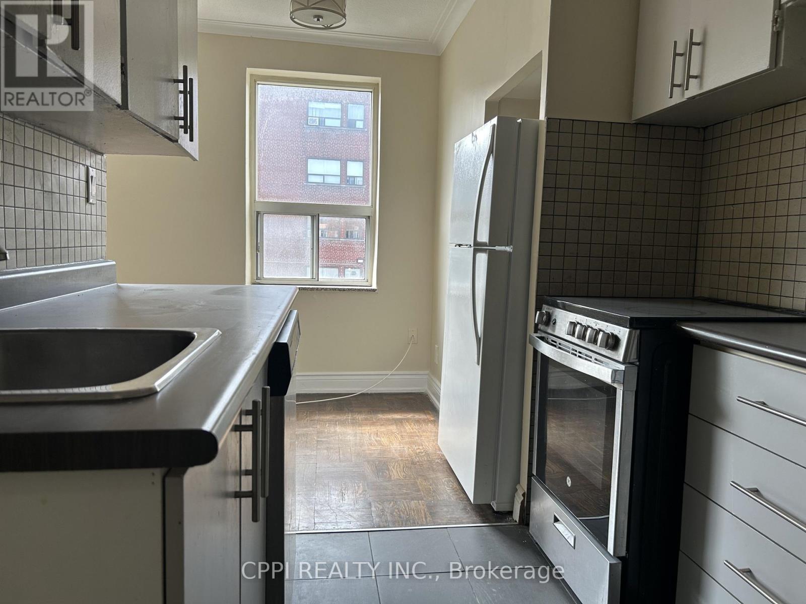 202 - 3 Hill Heights Road, Toronto, Ontario M8Y 1Z1 - Photo 2 - W13726238