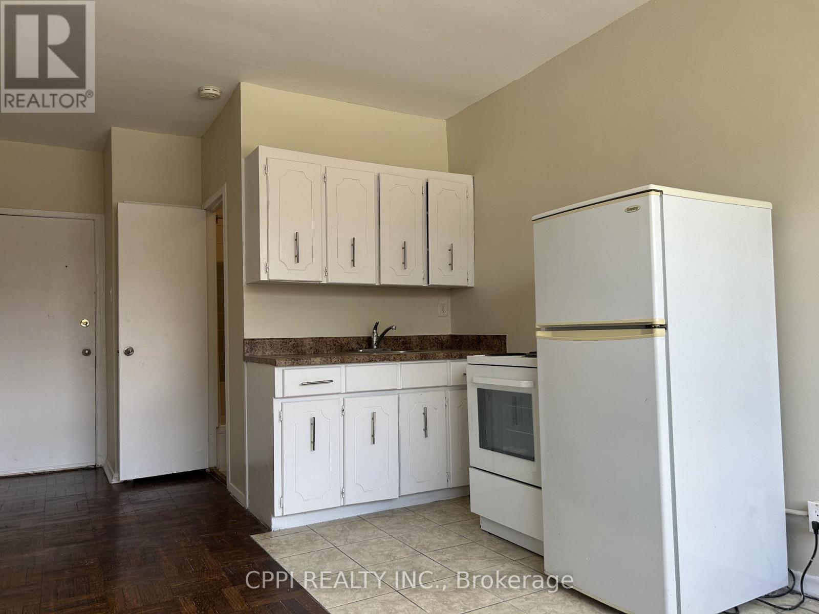 210 - 6 Hill Heights Road, Toronto, Ontario M8Y 1Z1 - Photo 2 - W13726242