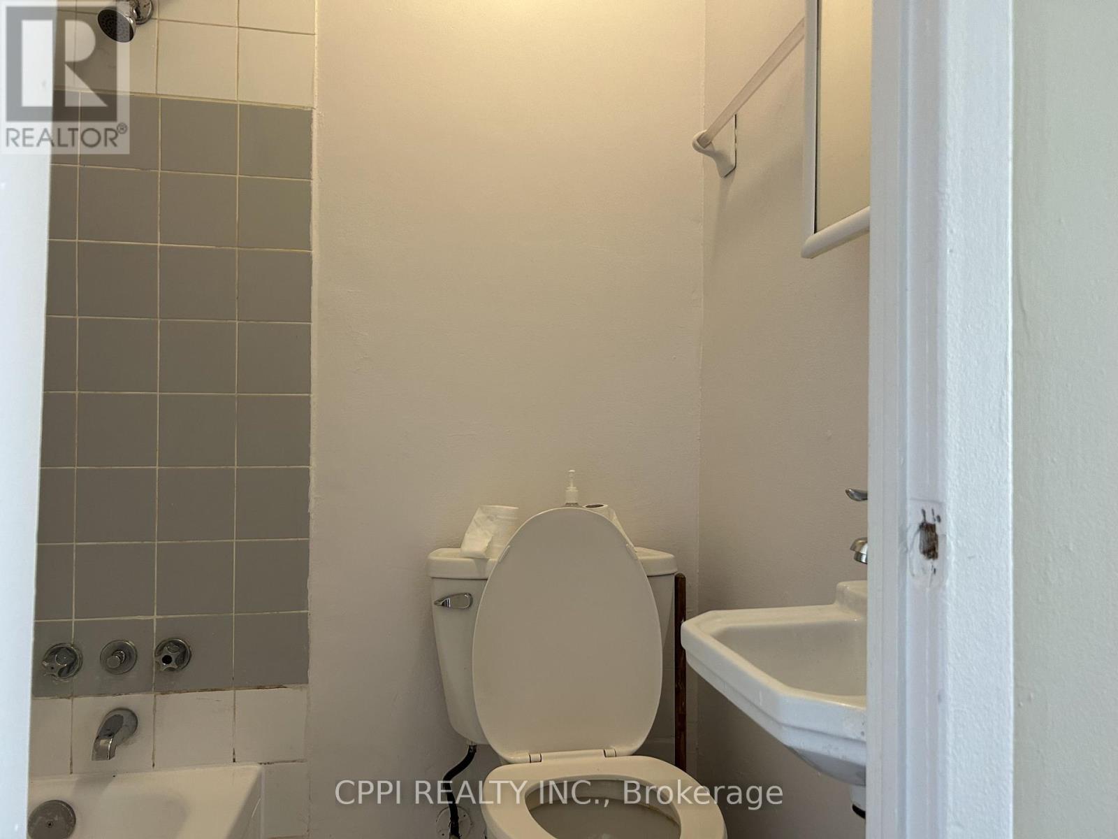 210 - 6 Hill Heights Road, Toronto, Ontario M8Y 1Z1 - Photo 3 - W13726242