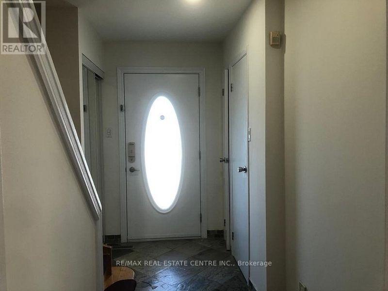 1538 Cuthbert Avenue, Mississauga, Ontario L5M 3R5 - Photo 2 - W13726248