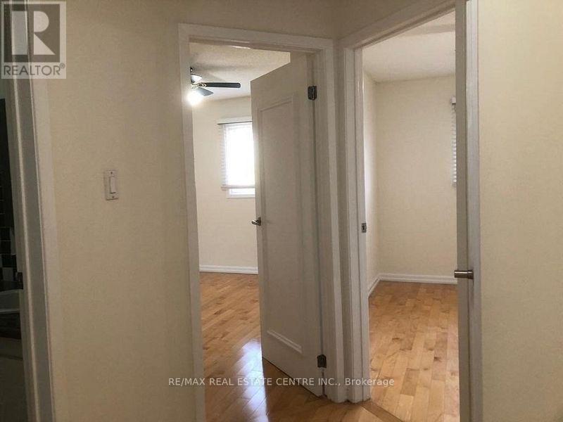 1538 Cuthbert Avenue, Mississauga, Ontario L5M 3R5 - Photo 3 - W13726248