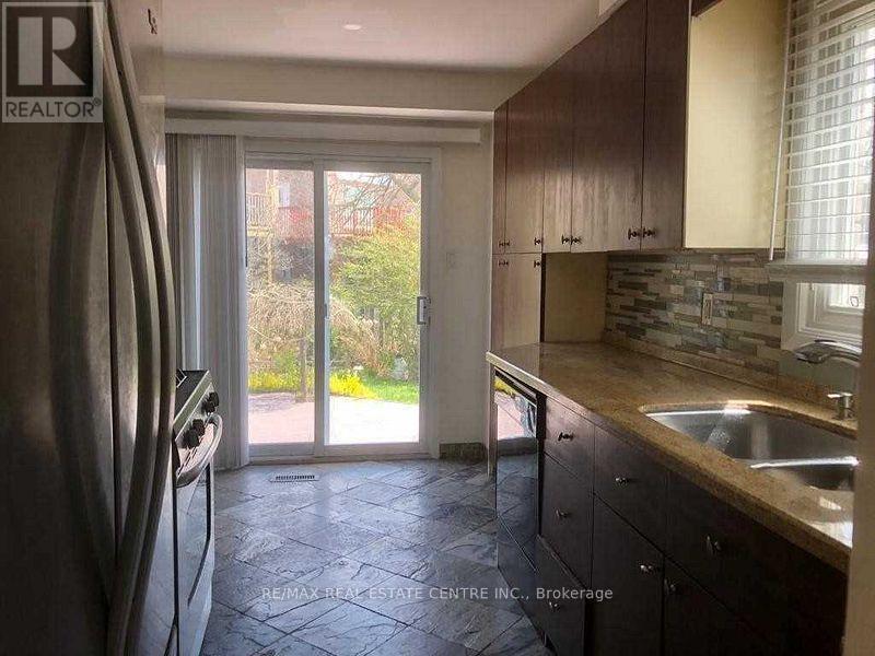 1538 Cuthbert Avenue, Mississauga, Ontario L5M 3R5 - Photo 4 - W13726248