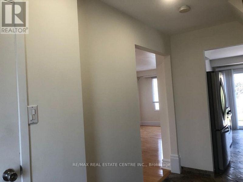 1538 Cuthbert Avenue, Mississauga, Ontario L5M 3R5 - Photo 9 - W13726248