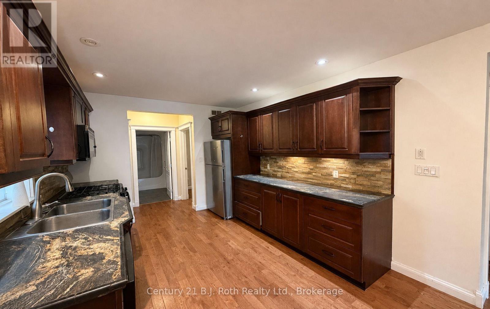 100 Cameron Street, Orillia, Ontario  L3V 5R7 - Photo 3 - S13726256